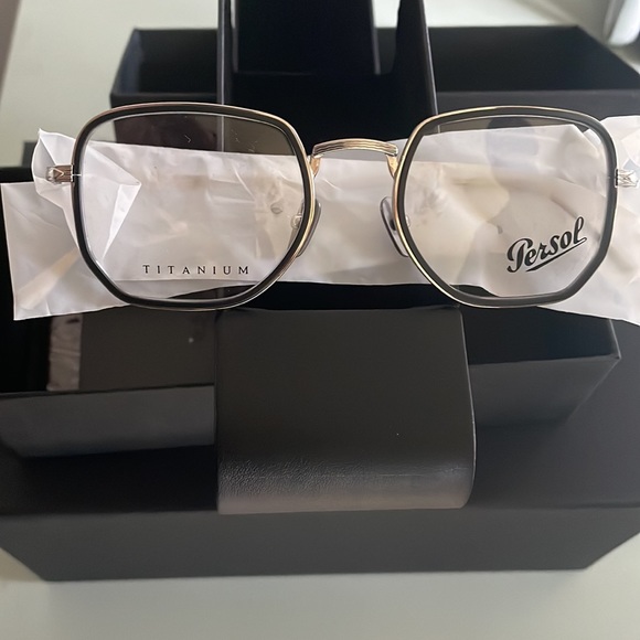 Brand new! Never been worn - Picture 4 of 4